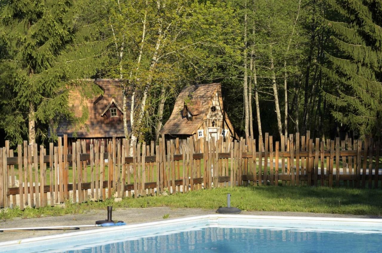 Cabanes D'Aiguebelette Saint-Alban-de-Montbel Eksteriør billede